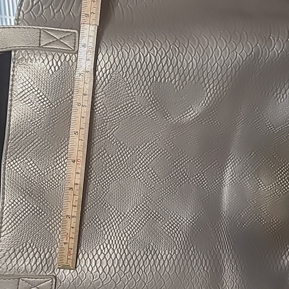 Silver Snakeskin Tote - Picture 6 of 9